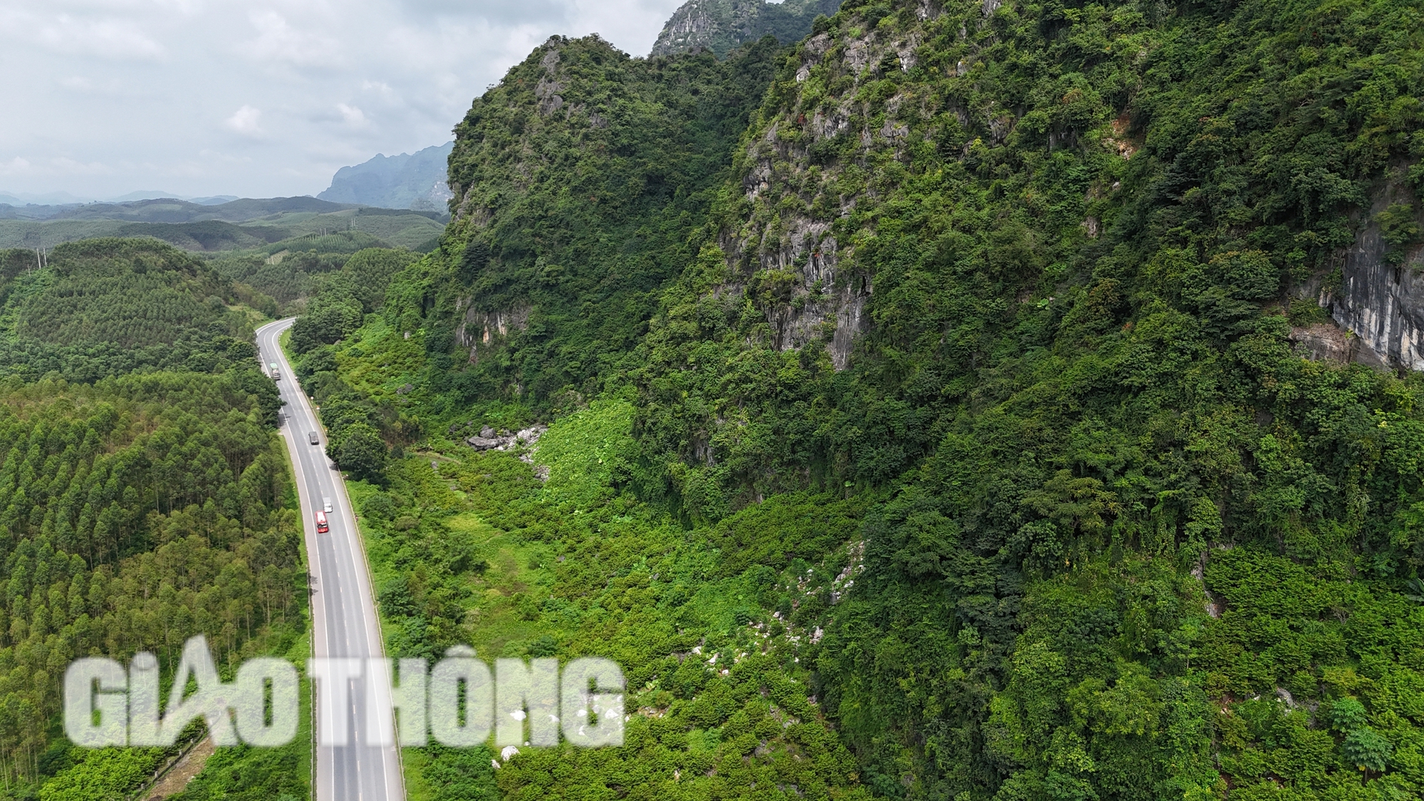 Tận thấy na "ngồi" th&uacute;ng, "đi" r&ograve;ng rọc từ n&uacute;i đ&aacute; xuống chợ ở Lạng Sơn- Ảnh 25.
