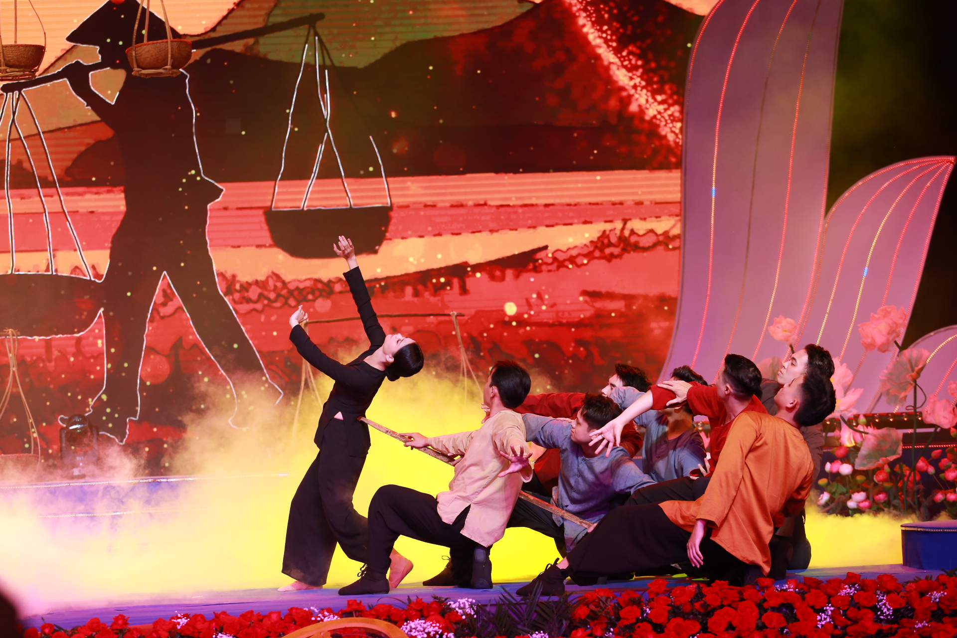 "Ơn nghĩa sinh th&agrave;nh 2024": Vỡ o&agrave; x&uacute;c động, ấm &aacute;p l&ograve;ng tri &acirc;n- Ảnh 1.