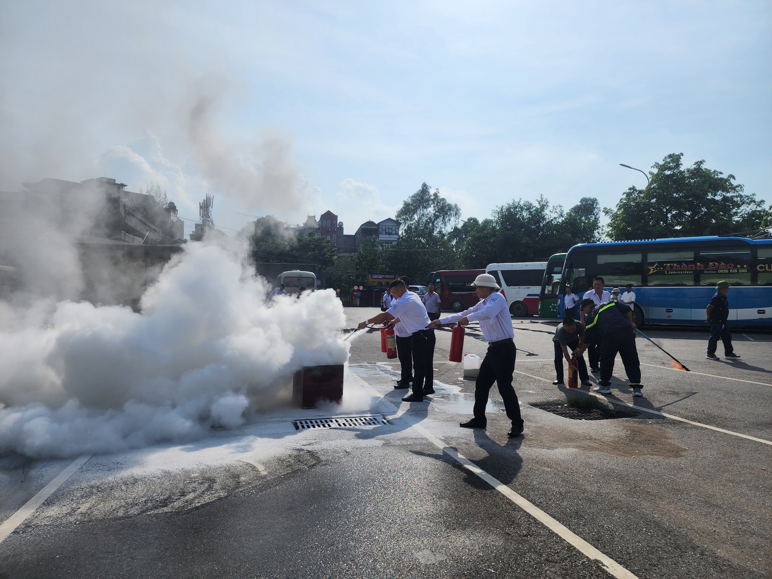 Bến xe Hà Nội tập huấn phòng cháy, chữa cháy trước cao điểm 2/9- Ảnh 2. Bến xe Hà Nội tập huấn phòng cháy, chữa cháy trước cao điểm 2/9- Ảnh 2.