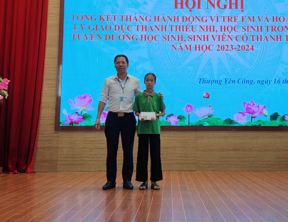 Trao tiền bạn đọc ủng hộ 2 gia đ&igrave;nh c&oacute; người tử vong v&igrave; TNGT- Ảnh 2.
