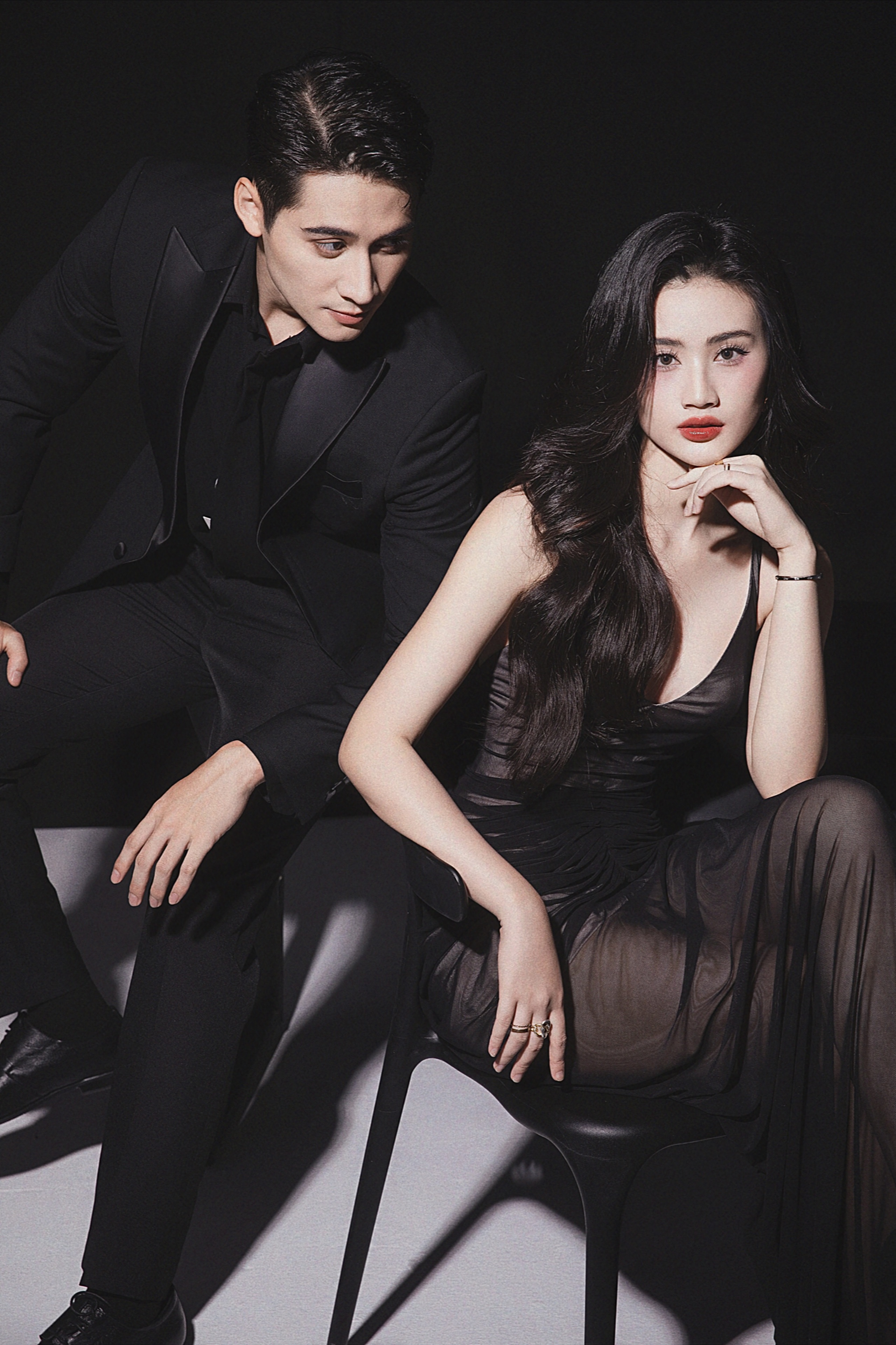 Đọ nhan sắc, vóc dáng của nam vương và Hoa hậu Thế giới Việt Nam khi đứng chung khung hình- Ảnh 1. Đọ nhan sắc, vóc dáng của nam vương và Hoa hậu Thế giới Việt Nam khi đứng chung khung hình- Ảnh 1.