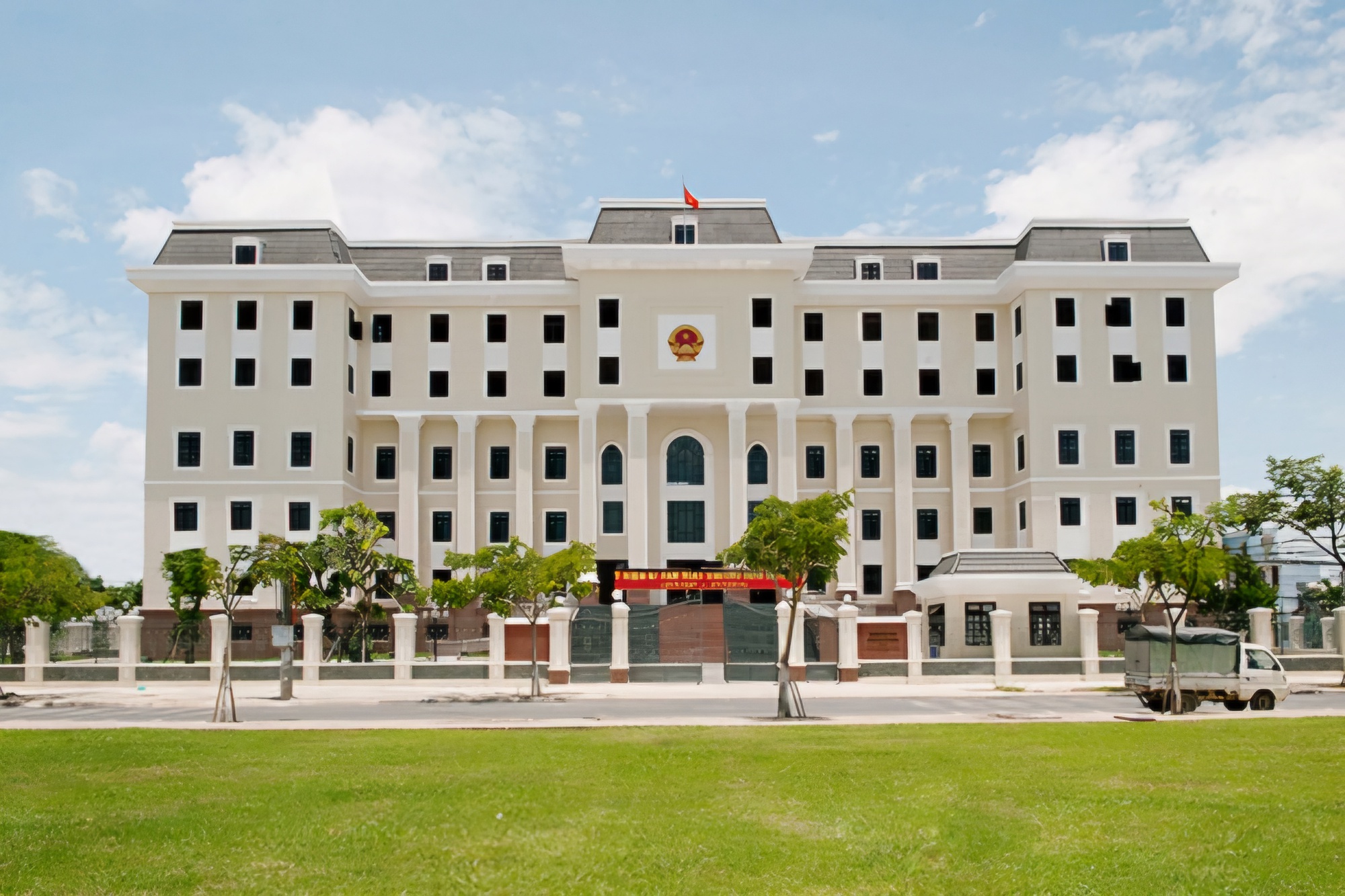 Bắt quả tang ph&oacute; ph&ograve;ng thuộc TAND cấp cao tại Đ&agrave; Nẵng m&ocirc;i giới hối lộ- Ảnh 1.