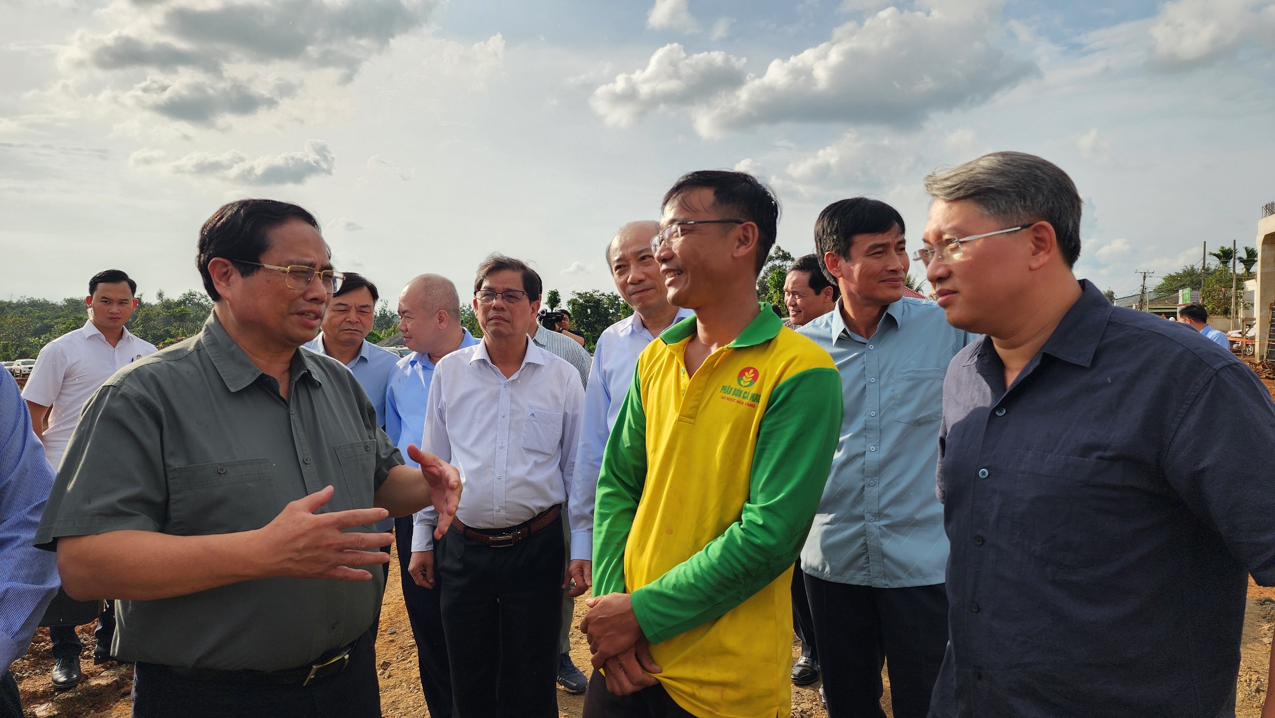 Thủ tướng kh&iacute;ch lệ tinh thần thi c&ocirc;ng vượt kh&oacute; tr&ecirc;n cao tốc Kh&aacute;nh H&ograve;a - Bu&ocirc;n Ma Thuột- Ảnh 3.