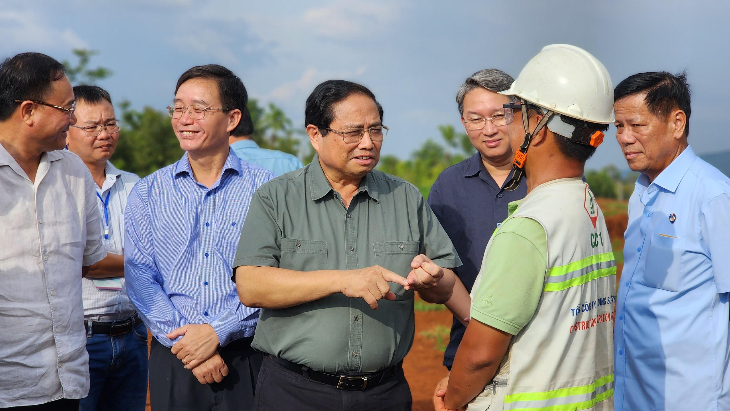 Thủ tướng kh&iacute;ch lệ tinh thần thi c&ocirc;ng vượt kh&oacute; tr&ecirc;n cao tốc Kh&aacute;nh H&ograve;a - Bu&ocirc;n Ma Thuột- Ảnh 1.