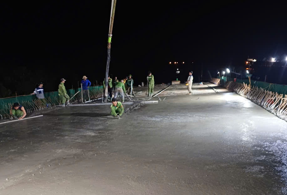 Thi c&ocirc;ng cao tốc ở Đ&ocirc;ng Nam Bộ: Tiến độ tốt vẫn duy tr&igrave; "3 ca, 4 k&iacute;p"- Ảnh 3.