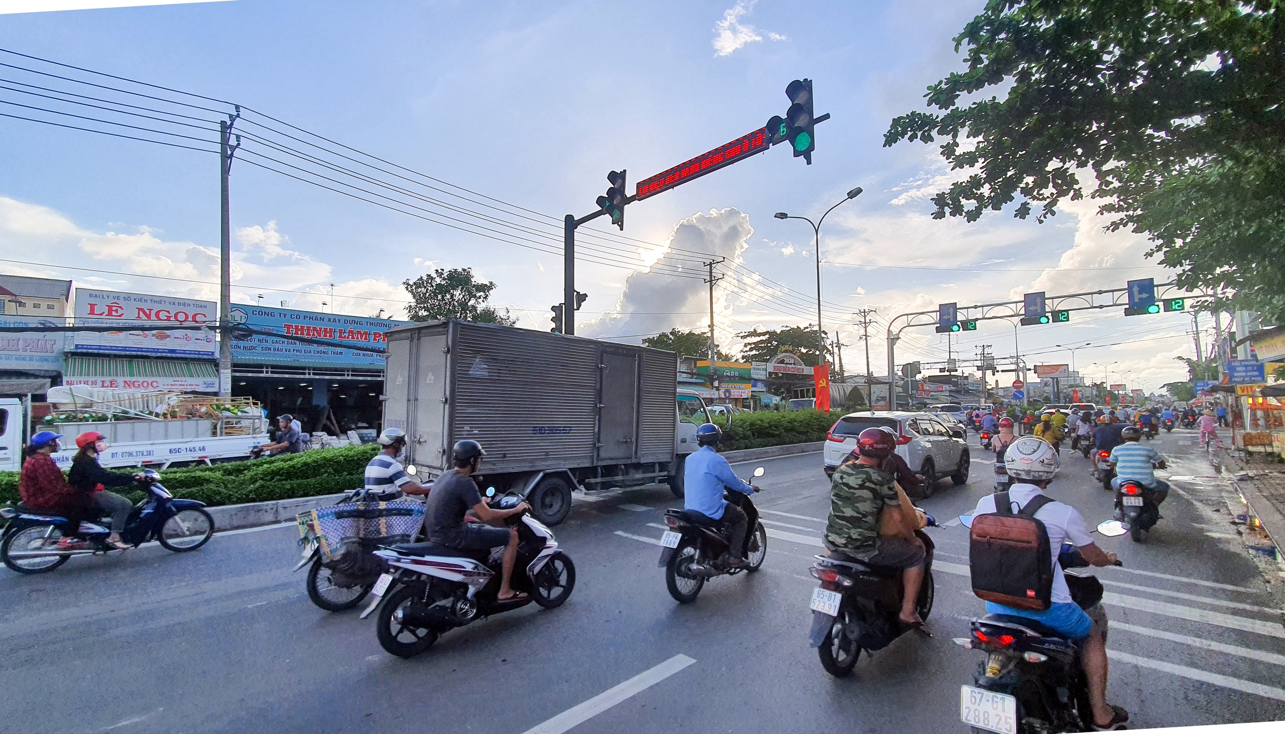 X&oacute;a tai nạn nghi&ecirc;m trọng tại c&aacute;c n&uacute;t giao Cần Thơ nhờ đ&egrave;n t&iacute;n hiệu gi&aacute; long m&ocirc;n- Ảnh 1.