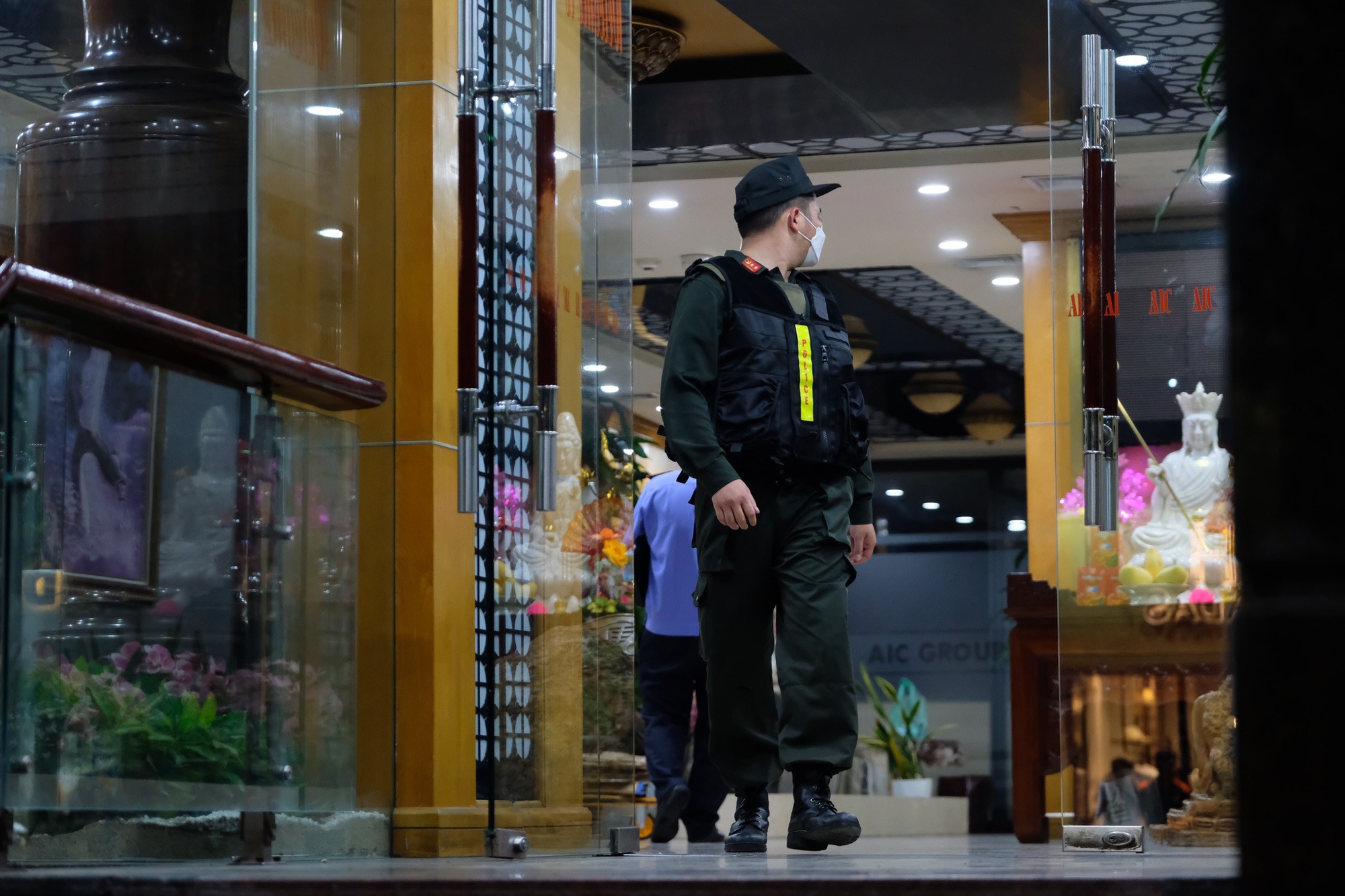 Cựu B&iacute; thư Bắc Ninh Nguyễn Nh&acirc;n Chiến bị c&aacute;o buộc nhận 14 tỷ tiền v&agrave; qu&agrave; trong vụ AIC- Ảnh 2.