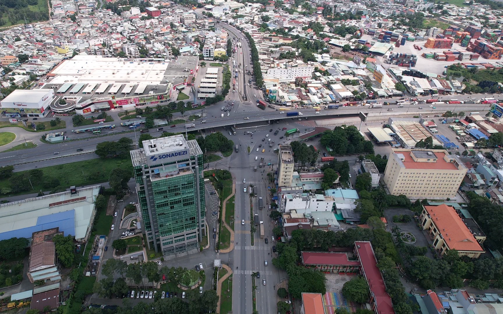 To&agrave;n cảnh hai n&uacute;t giao nghẹt thở qua Đồng Nai