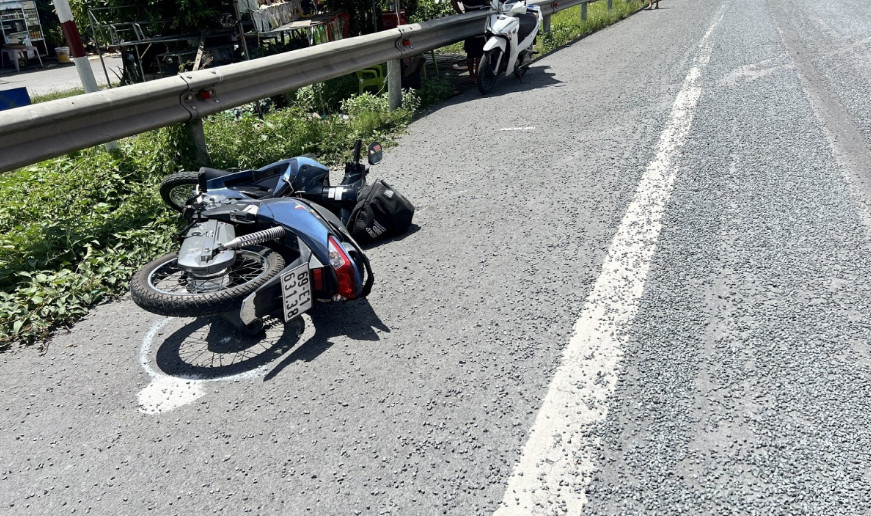 Hai xe máy va chạm nhau trên quốc lộ 1 khiến một người tử vong- Ảnh 1. Hai xe máy va chạm nhau trên quốc lộ 1 khiến một người tử vong- Ảnh 1.