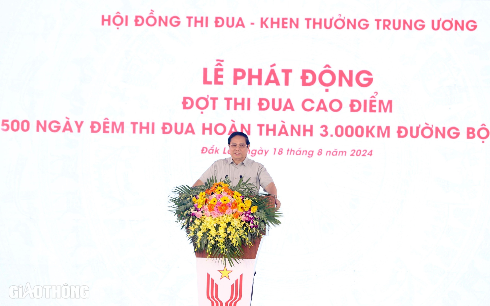 Tại lễ ph&aacute;t động thi đua l&agrave;m cao tốc, nh&agrave; thầu Sơn Hải đề đạt 2 việc, Thủ tướng quyết ngay- Ảnh 3.