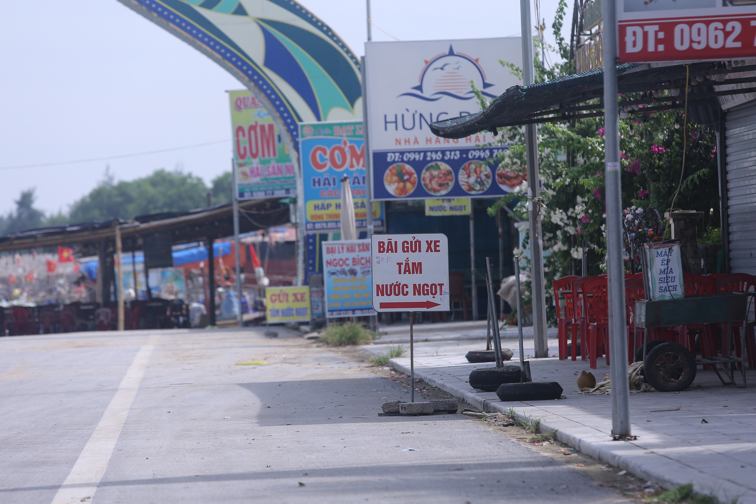 Vì sao bãi biển Hải Tiến năm nay "ngủ đông" sớm?- Ảnh 13. Vì sao bãi biển Hải Tiến năm nay "ngủ đông" sớm?- Ảnh 13.