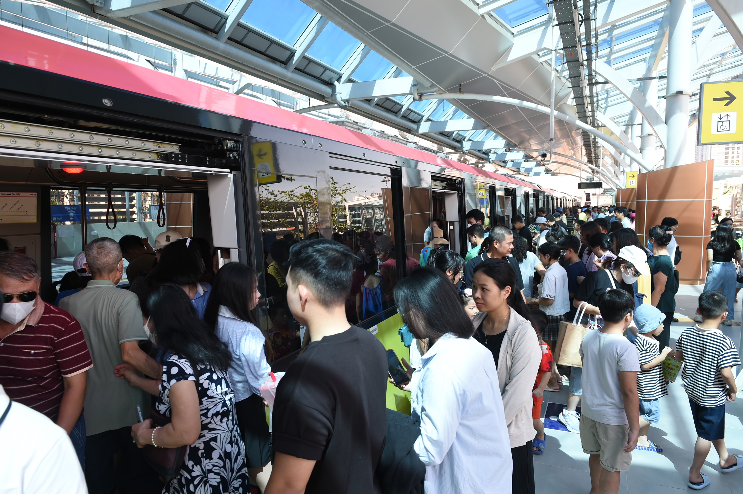 10 ng&agrave;y đầu khai th&aacute;c, metro Nhổn - ga H&agrave; Nội đ&oacute;n gần 600 ngh&igrave;n kh&aacute;ch- Ảnh 1.