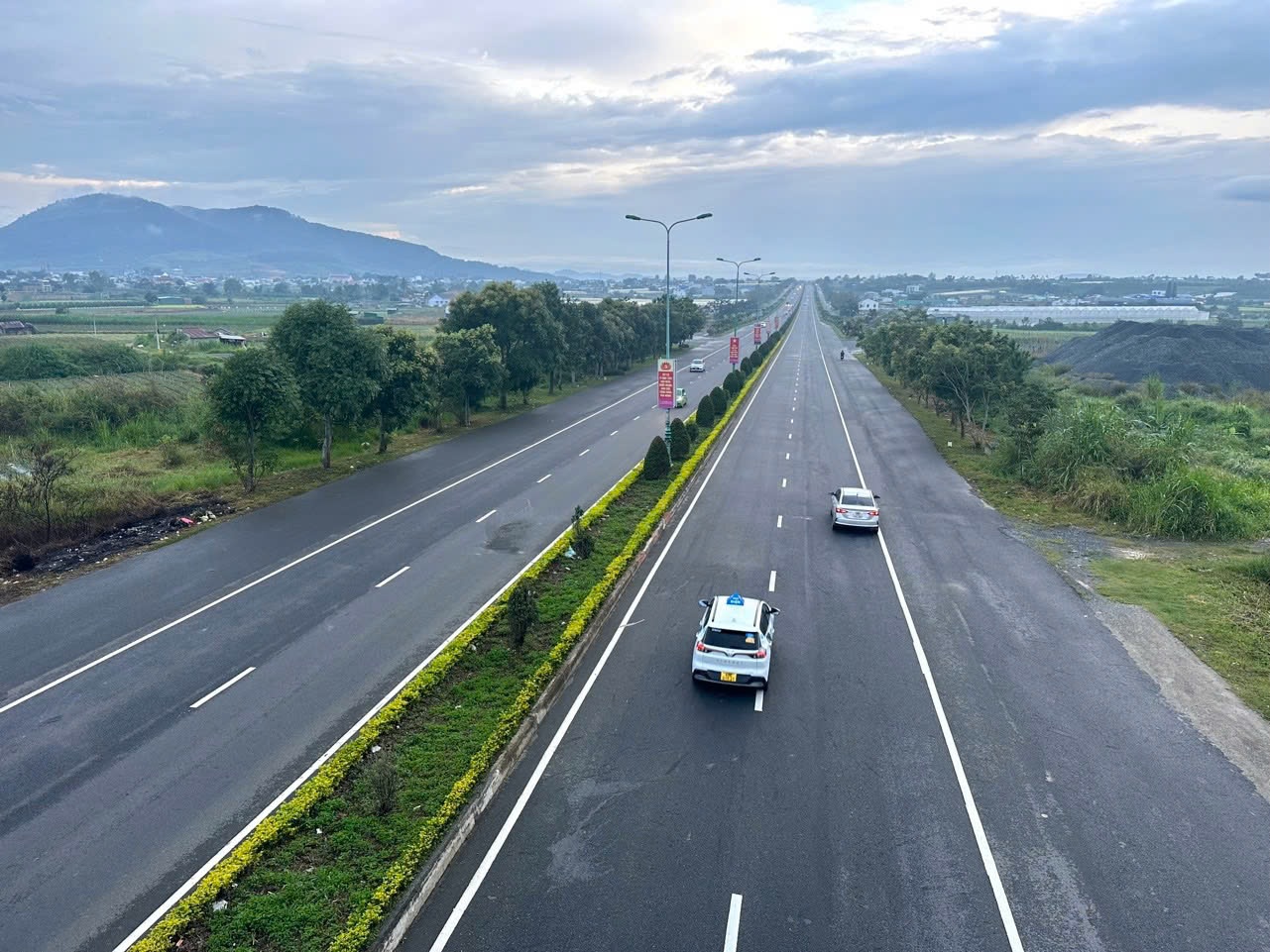 Đẩy nhanh thủ tục đầu tư, sớm khởi công toàn tuyến cao tốc Dầu Giây - Liên Khương- Ảnh 1. Đẩy nhanh thủ tục đầu tư, sớm khởi công toàn tuyến cao tốc Dầu Giây - Liên Khương- Ảnh 1.