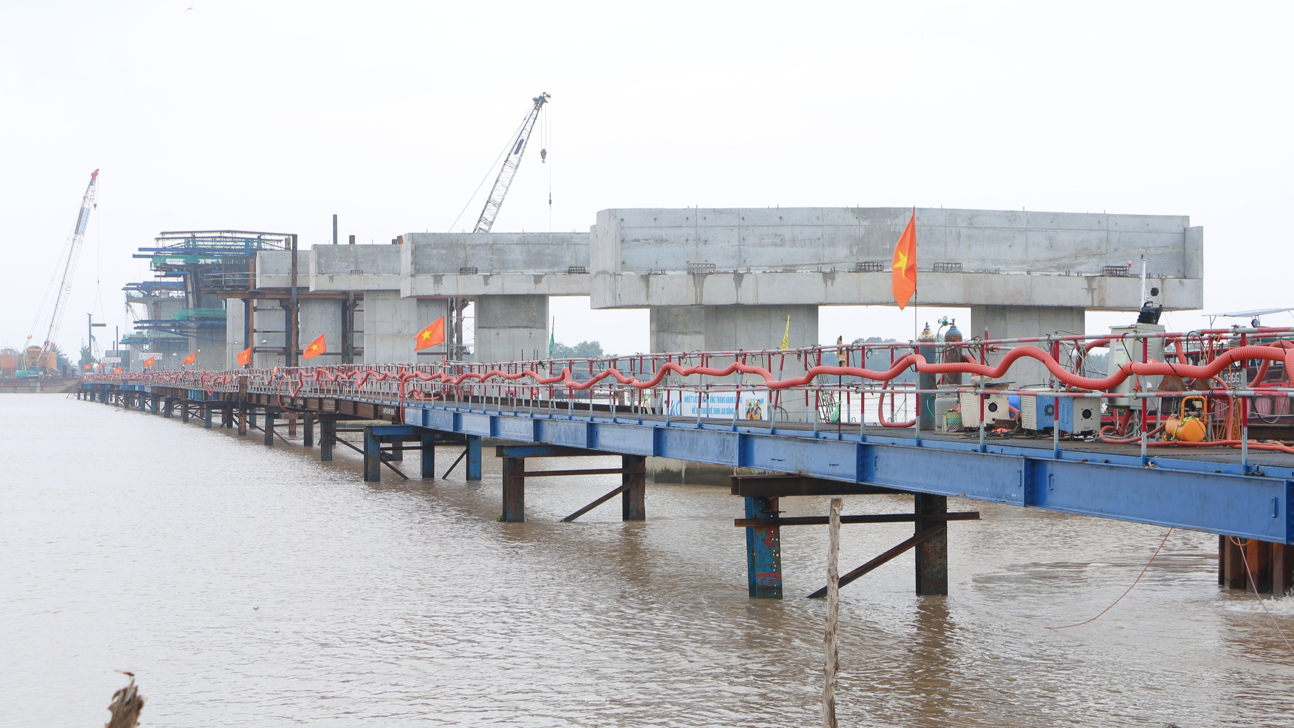 Phấn đấu đưa cầu Đại Ng&atilde;i 2 về đ&iacute;ch trong năm 2025- Ảnh 2.
