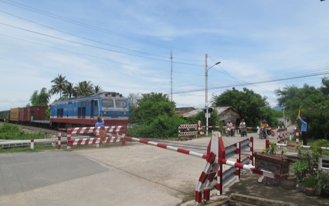 Đề xuất th&ecirc;m 37 đường ngang v&agrave;o danh mục dự &aacute;n sửa chữa, bổ sung t&iacute;n hiệu