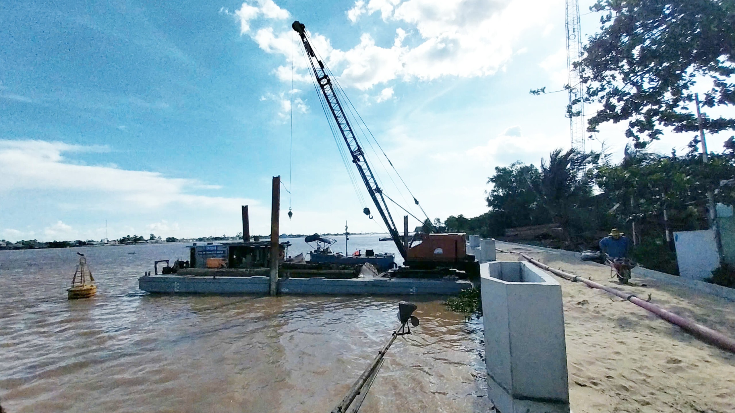 Dự án kè bảo vệ hơn 480 hộ dân ở Đồng Tháp thi công vượt tiến độ- Ảnh 1. Dự án kè bảo vệ hơn 480 hộ dân ở Đồng Tháp thi công vượt tiến độ- Ảnh 1.