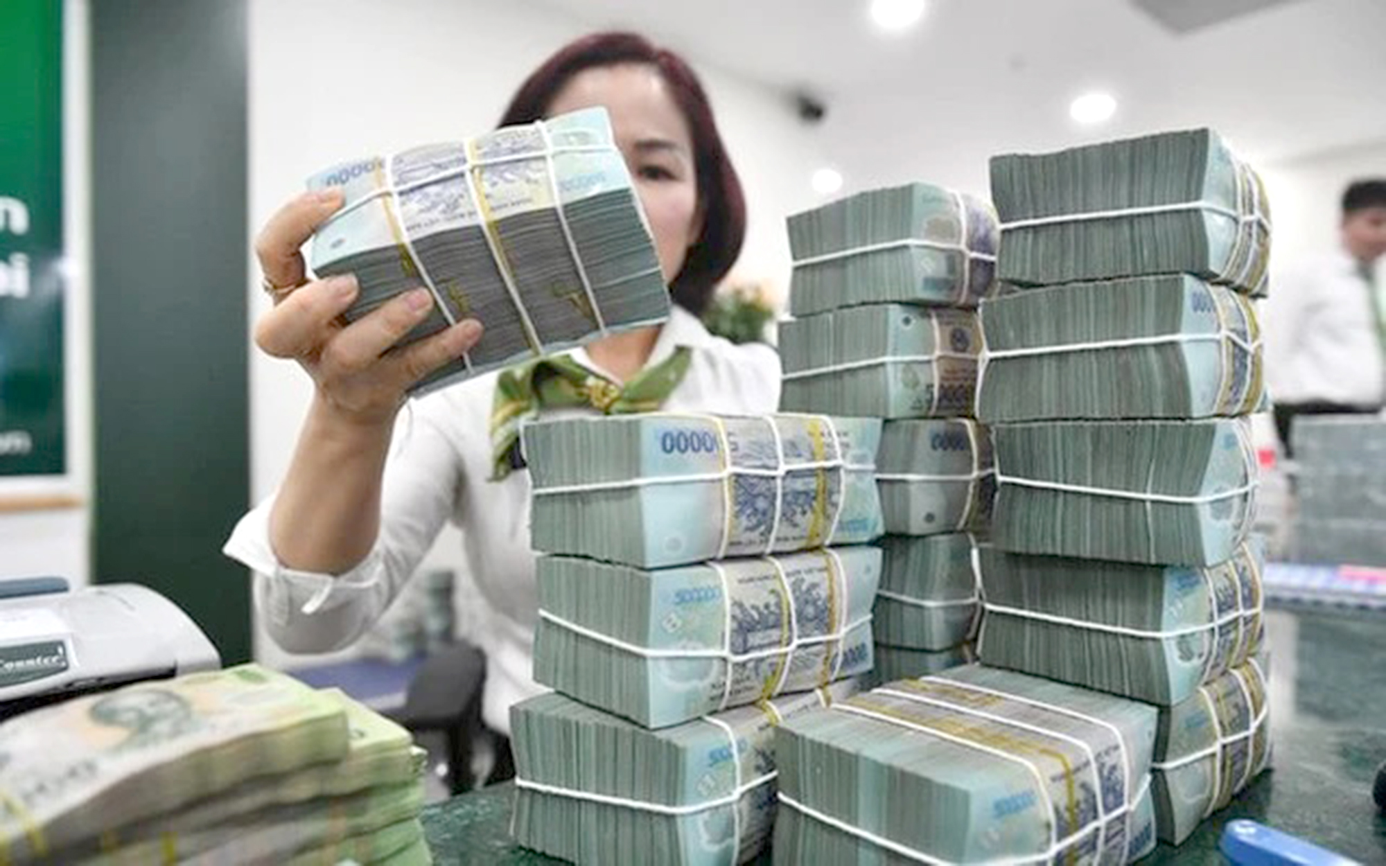 Có nên hỗ trợ tiền mặt cho dân để kích cầu?- Ảnh 2. Có nên hỗ trợ tiền mặt cho dân để kích cầu?- Ảnh 2.