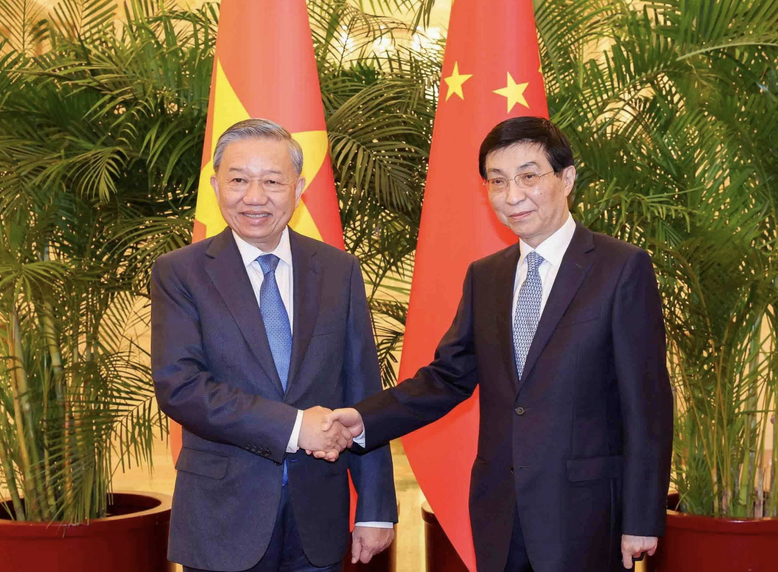 Việt Nam l&agrave; ưu ti&ecirc;n trong ch&iacute;nh s&aacute;ch ngoại giao l&aacute;ng giềng của Trung Quốc- Ảnh 1.