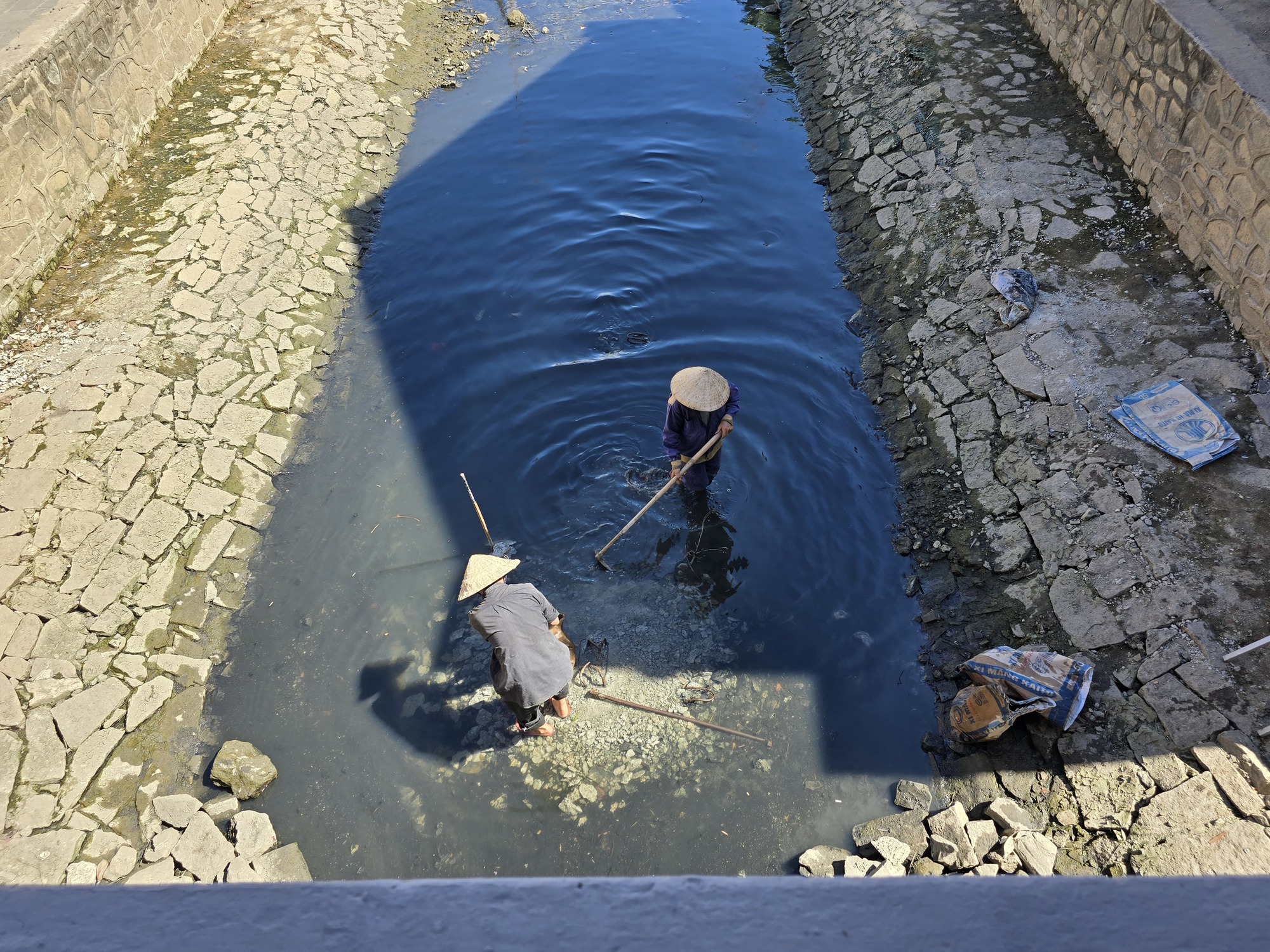 Ch&ugrave;a Cầu đ&oacute;n h&agrave;ng ngh&igrave;n lượt du kh&aacute;ch sau tr&ugrave;ng tu- Ảnh 9.