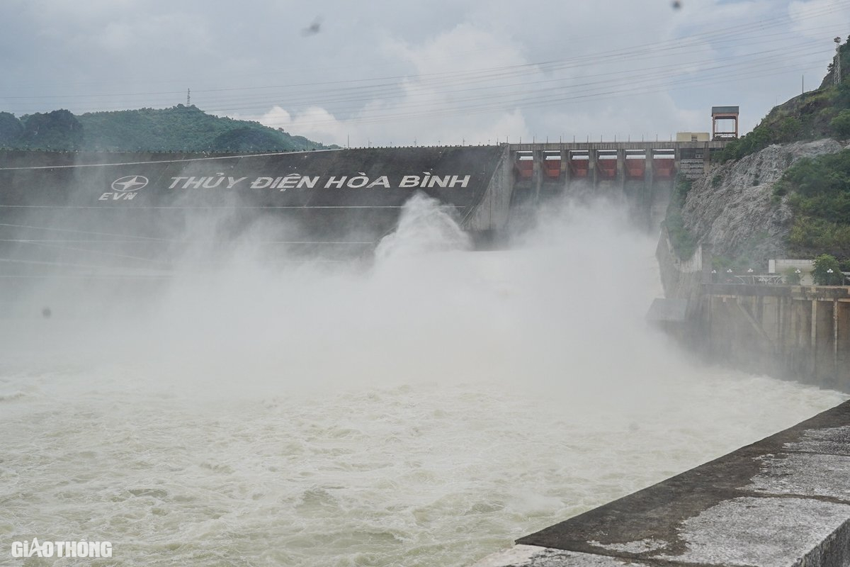 Thủy điện Sơn La, Tuy&ecirc;n Quang, H&ograve;a B&igrave;nh mở cửa xả đ&aacute;y từ h&ocirc;m nay 2/8- Ảnh 1.
