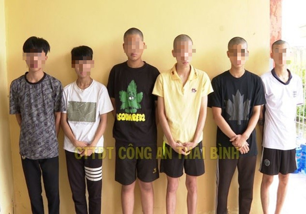 Bất ngờ l&yacute; do nh&oacute;m đối tượng d&ugrave;ng kiếm chặt ch&eacute;m, cướp biển số xe m&aacute;y- Ảnh 1.