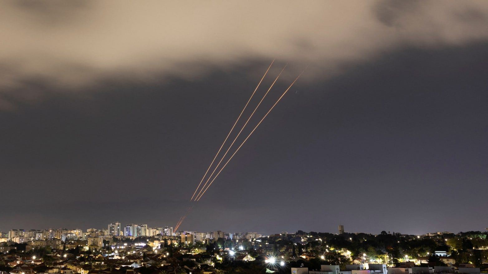 Hezbollah li&ecirc;n tiếp ph&oacute;ng rocket từ Lebanon v&agrave;o Israel- Ảnh 1.