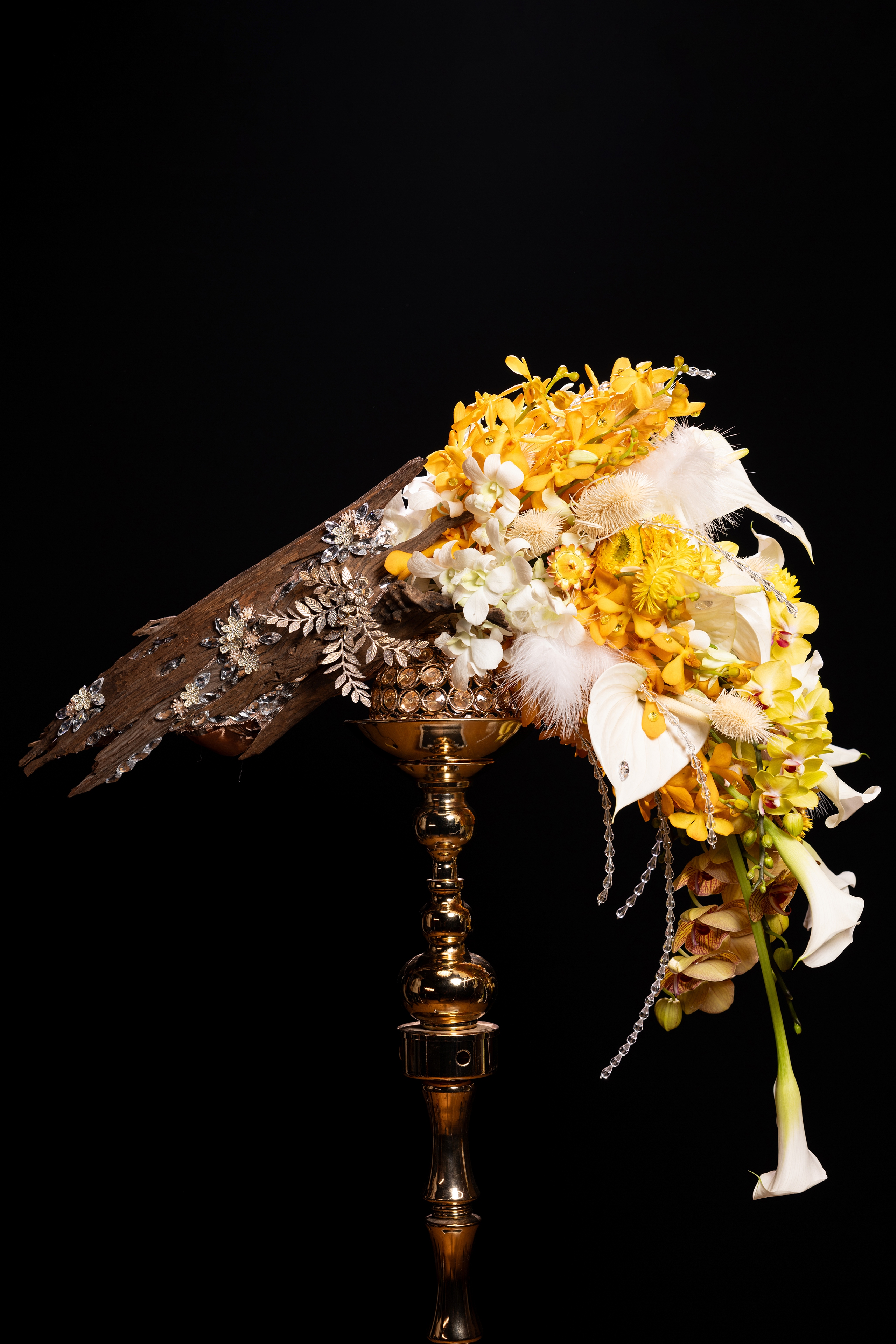 Vương miện vàng 24K Miss Grand Vietnam 2024 chứa 1.000 viên kim cương, ngọc lục bảo- Ảnh 8. Vương miện vàng 24K Miss Grand Vietnam 2024 chứa 1.000 viên kim cương, ngọc lục bảo- Ảnh 8.