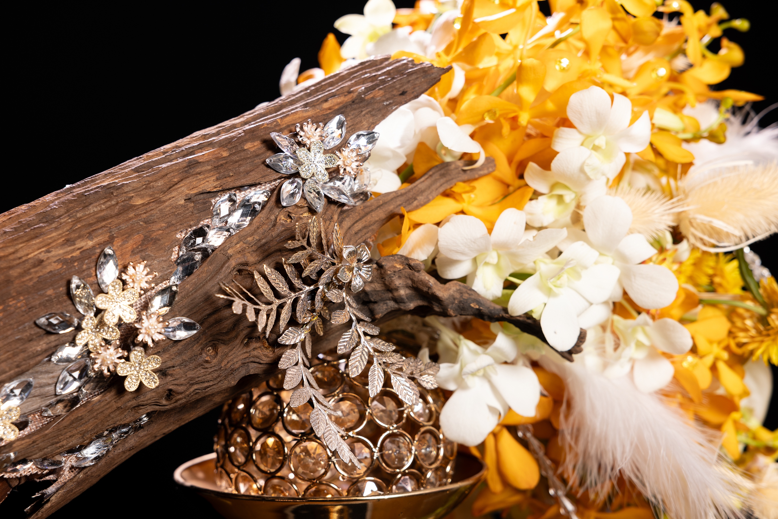 Vương miện vàng 24K Miss Grand Vietnam 2024 chứa 1.000 viên kim cương, ngọc lục bảo- Ảnh 6. Vương miện vàng 24K Miss Grand Vietnam 2024 chứa 1.000 viên kim cương, ngọc lục bảo- Ảnh 6.