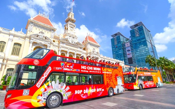 Tr&aacute;nh độc quyền trong th&iacute; điểm xe bu&yacute;t 2 tầng tại TP.HCM