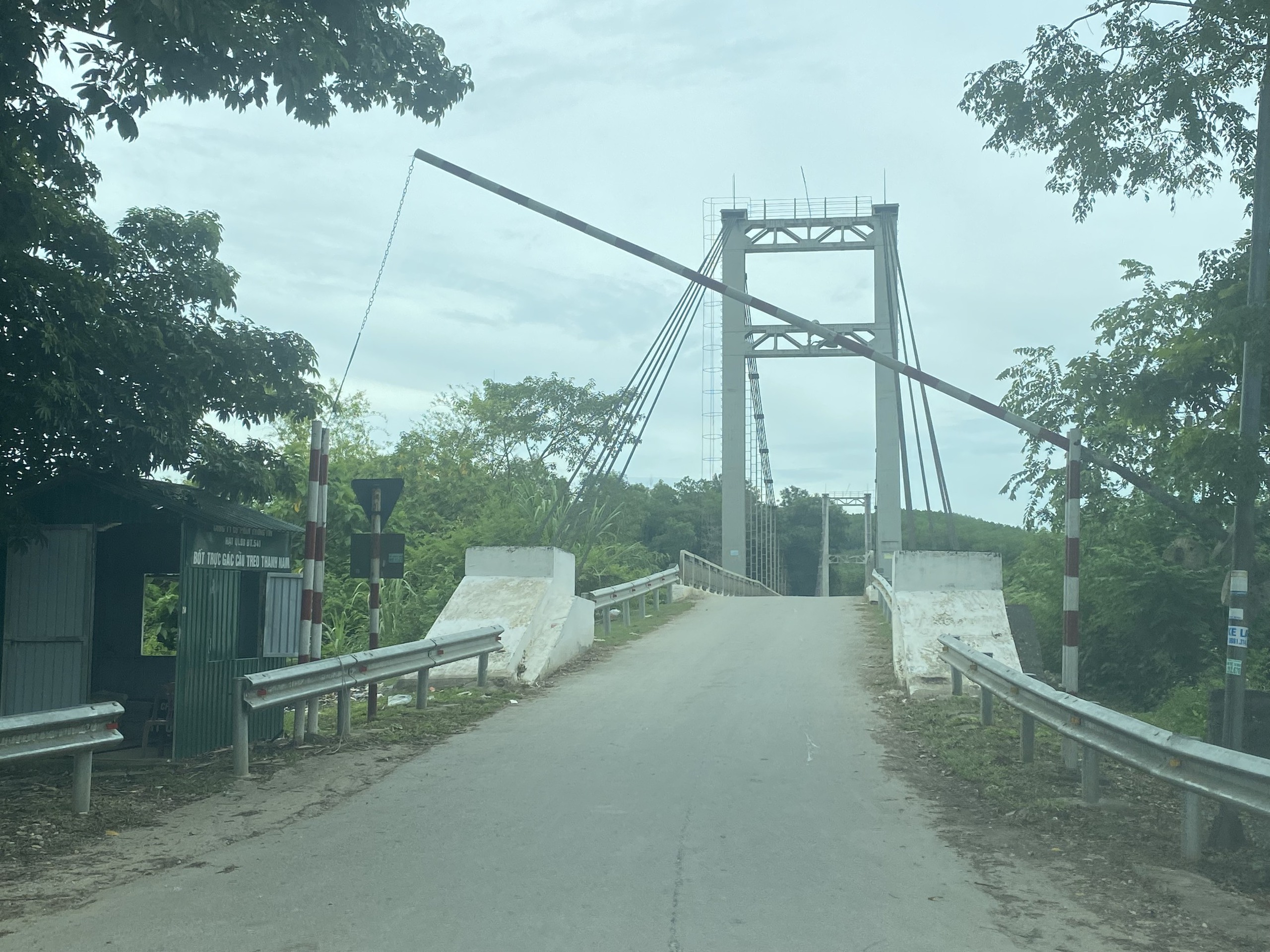 Cầu 166 tỷ x&acirc;y xong hơn 1 năm nhưng vẫn chưa c&oacute; đường để đi- Ảnh 3.