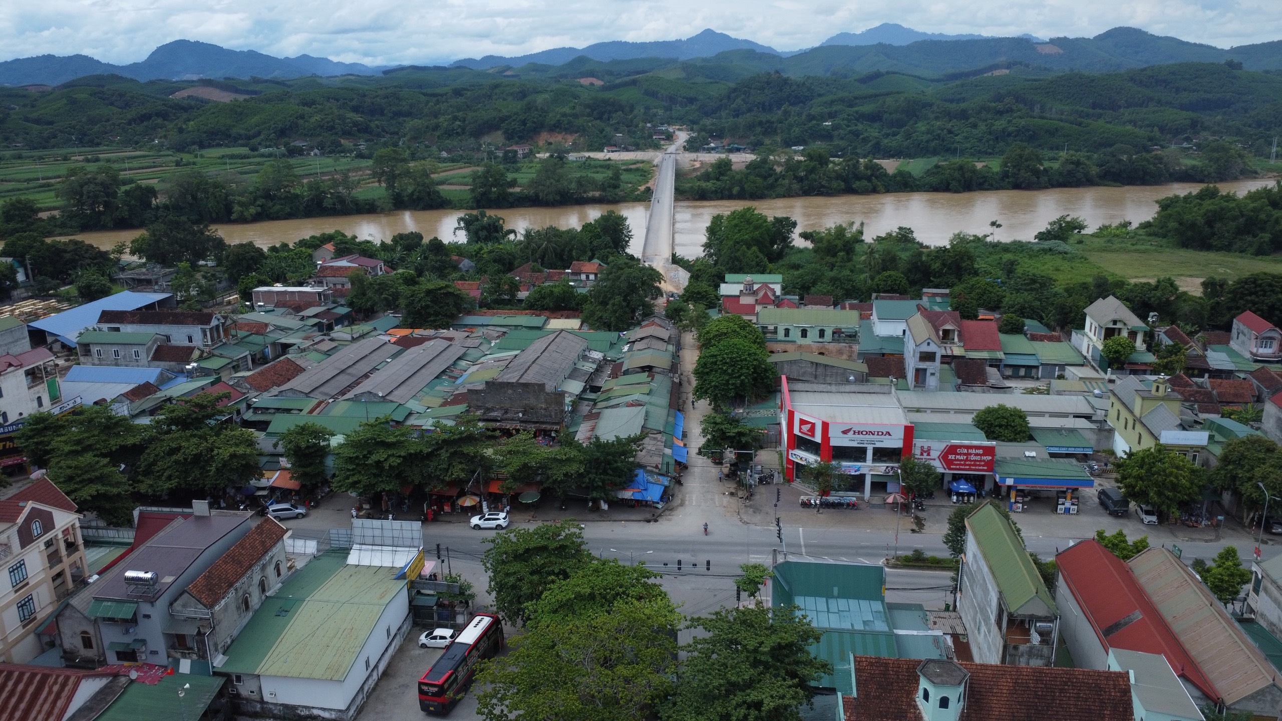 Cầu 166 tỷ x&acirc;y xong hơn 1 năm nhưng vẫn chưa c&oacute; đường để đi- Ảnh 4.
