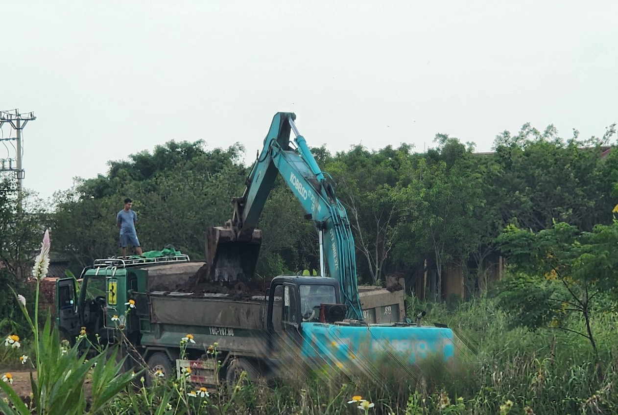 Nam Định: Nghi vấn nh&agrave; thầu mua đất thải c&ocirc;ng tr&igrave;nh thi c&ocirc;ng hạ tầng khu du lịch- Ảnh 1.