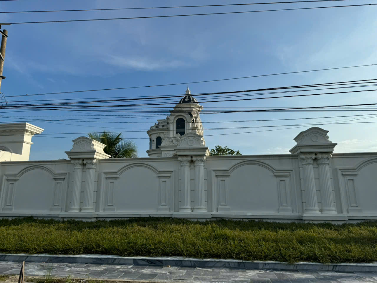 Sẽ th&aacute;o dỡ căn biệt thự x&acirc;y tr&aacute;i ph&eacute;p ở B&igrave;nh Thuận trước 10/9- Ảnh 1.