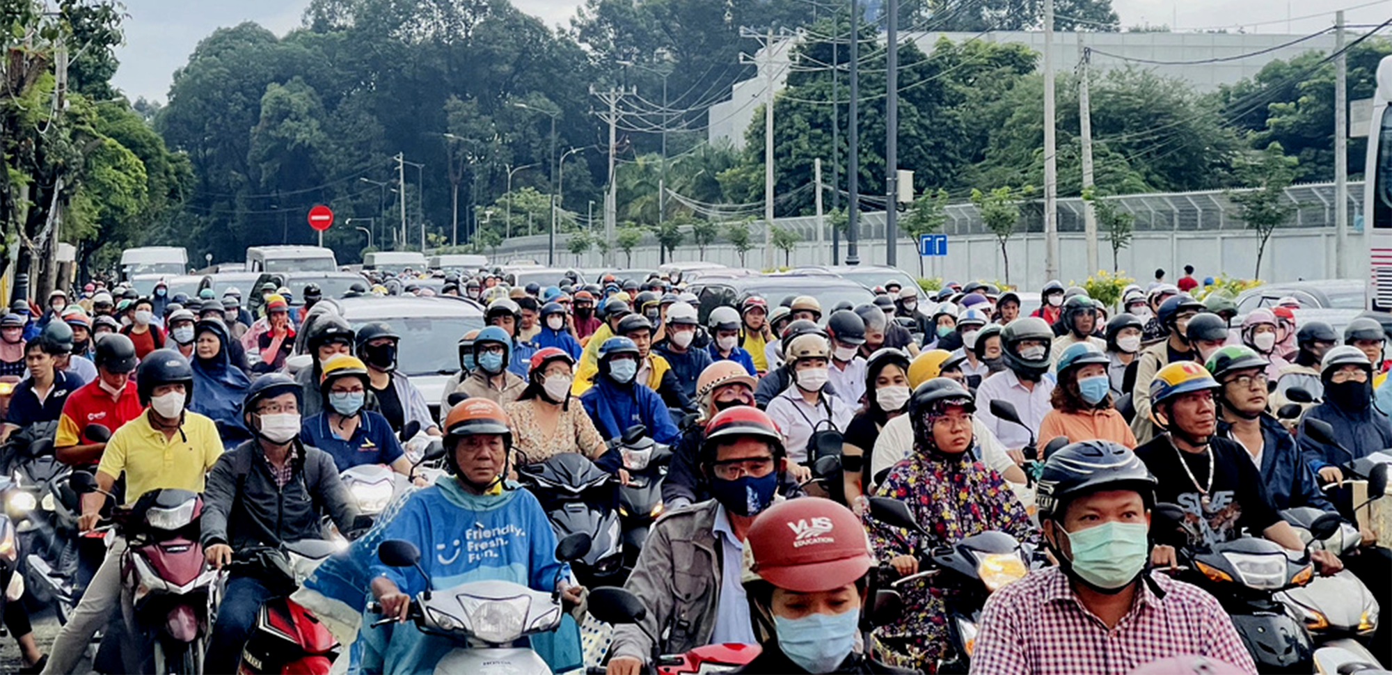 TP.HCM: Cửa ng&otilde; s&acirc;n bay T&acirc;n Sơn Nhất chưa hết tắc- Ảnh 2.