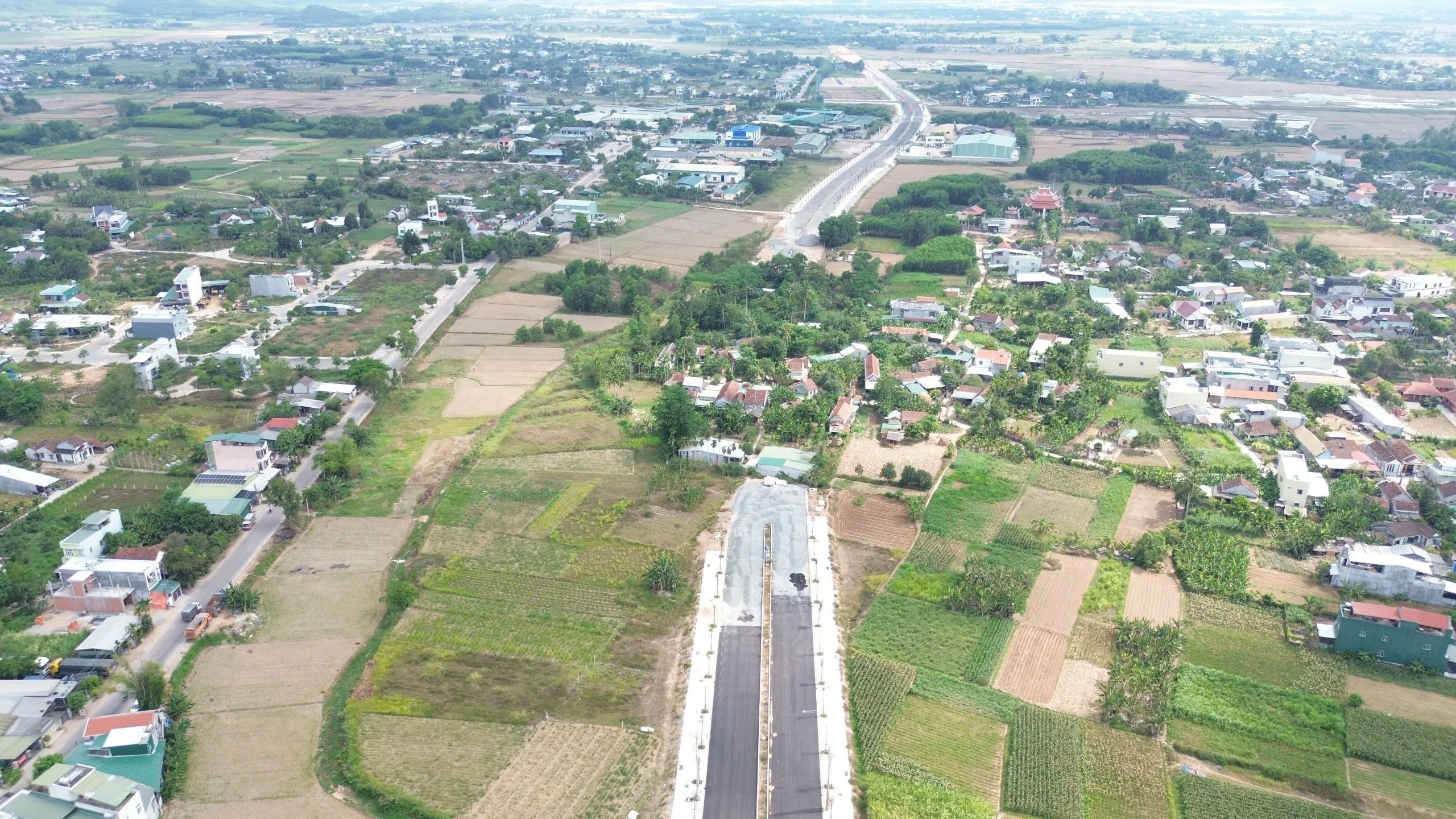 Dự &aacute;n đường gần 700 tỷ ở Quảng Ng&atilde;i trầy trật v&igrave; vướng mặt bằng- Ảnh 1.