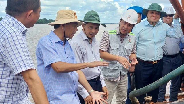 S&oacute;c Trăng khởi c&ocirc;ng th&ecirc;m mỏ c&aacute;t cung cấp cho cao tốc trục ngang- Ảnh 1.