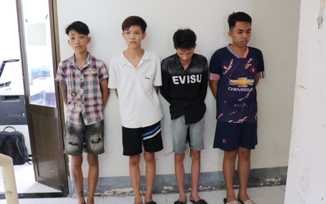 Nh&oacute;m thanh thiếu ni&ecirc;n ở Ki&ecirc;n Giang lấy trộm gần 100 đồng hồ nước của người d&acirc;n- Ảnh 1.