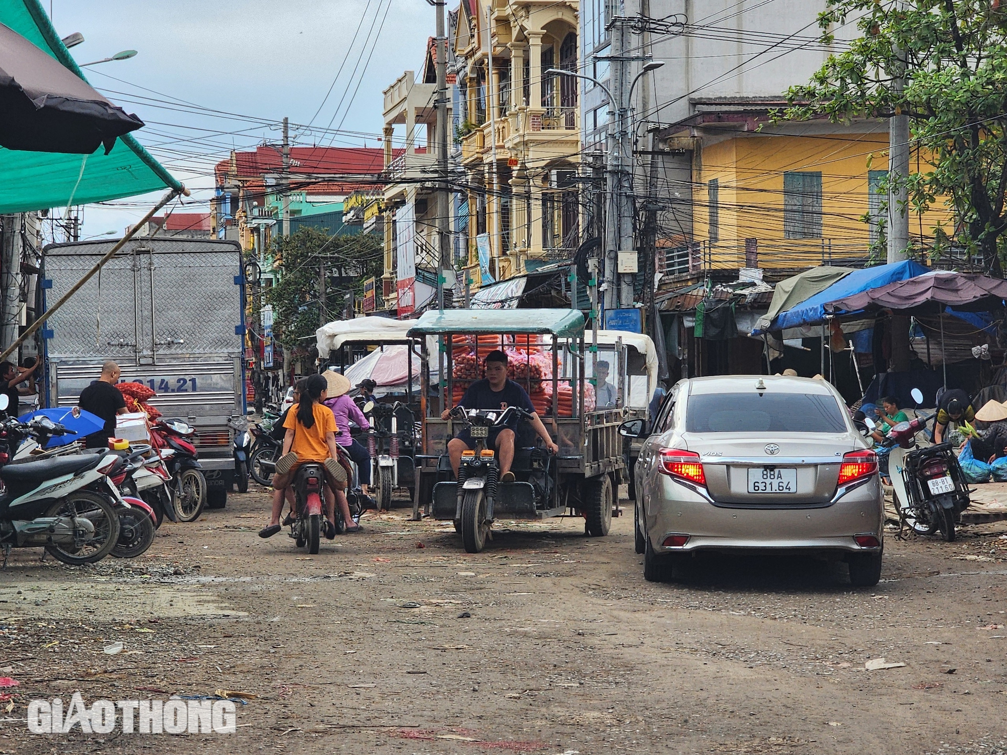 Vĩnh Ph&uacute;c: Người d&acirc;n "l&agrave;ng tỷ ph&uacute;" khổ v&igrave; đường cải tạo nham nhở- Ảnh 10.