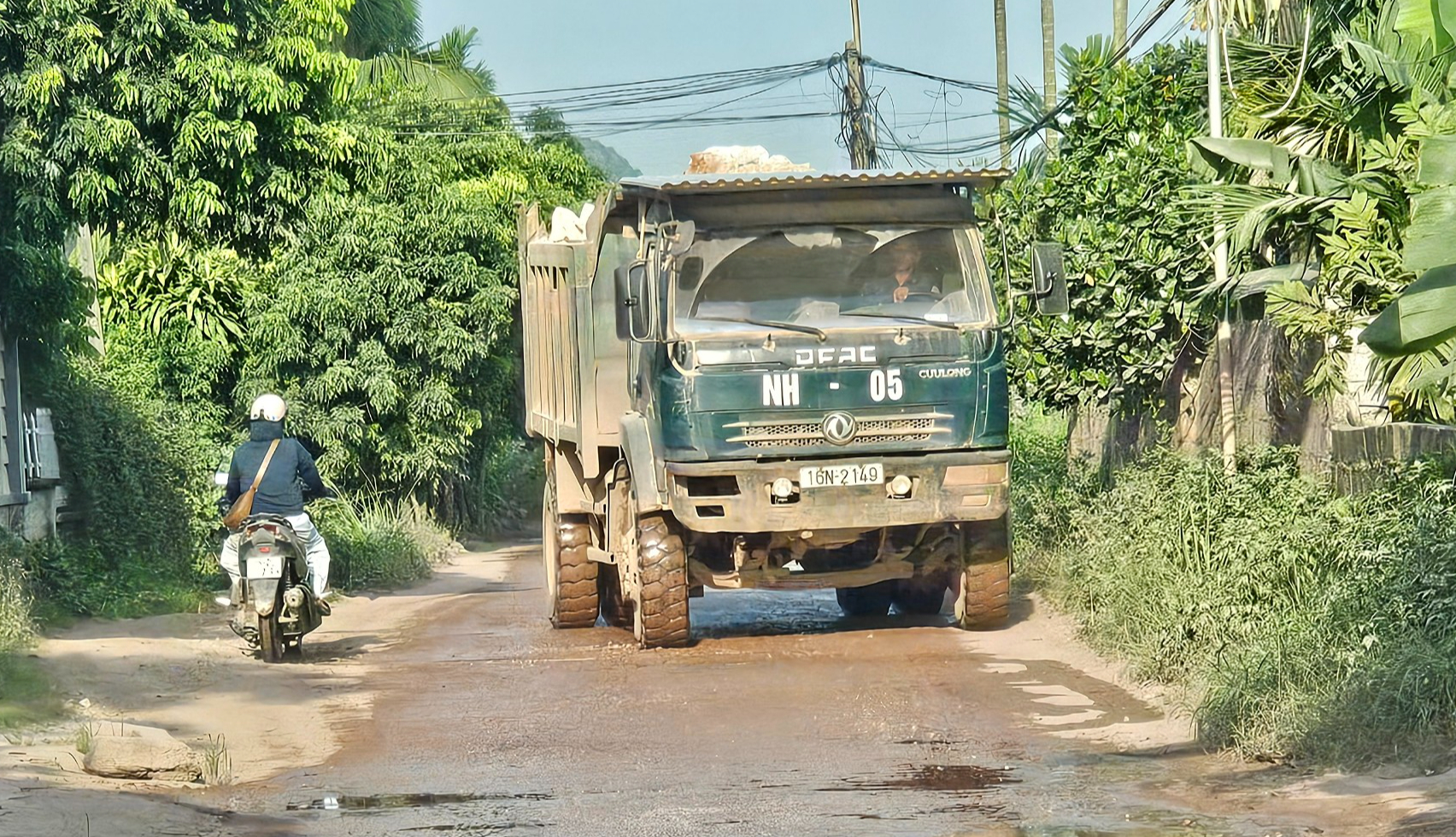 Hải Ph&ograve;ng: Trạm nghiền đ&aacute; g&acirc;y &ocirc; nhiễm, xe hết hạn đăng kiểm c&agrave;y n&aacute;t đường- Ảnh 3.