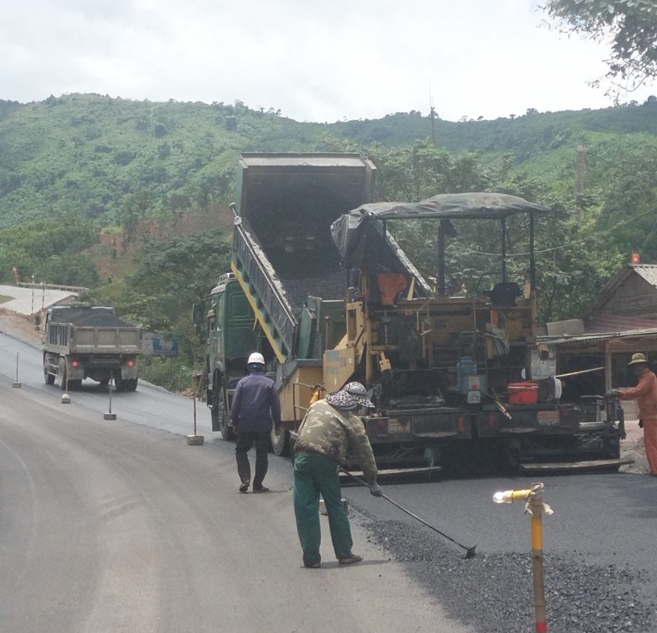 Nắn tuyến, hạ độ cao, l&agrave;m đường tho&aacute;t hiểm tr&ecirc;n dốc "tử thần"- Ảnh 1.