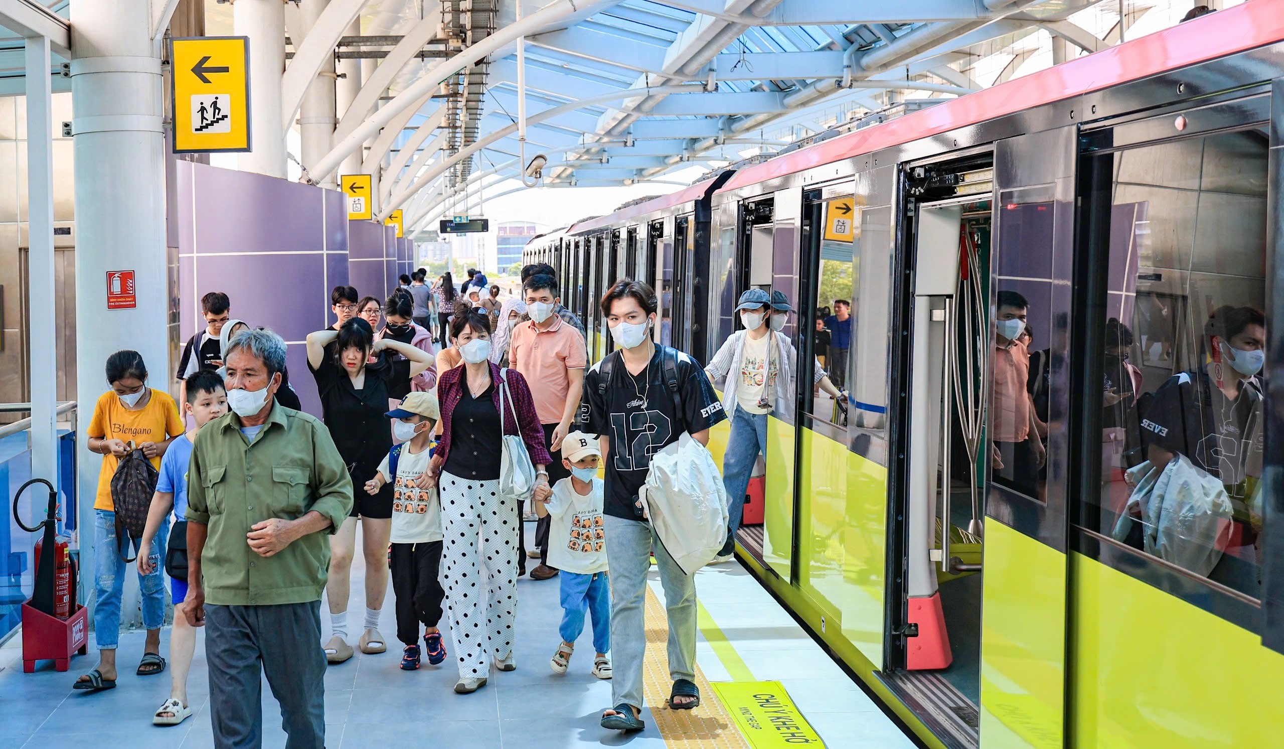 Metro Nhổn - ga H&agrave; Nội ng&agrave;y cuối miễn ph&iacute;: Hết cảnh chen ch&acirc;n trải nghiệm- Ảnh 11.