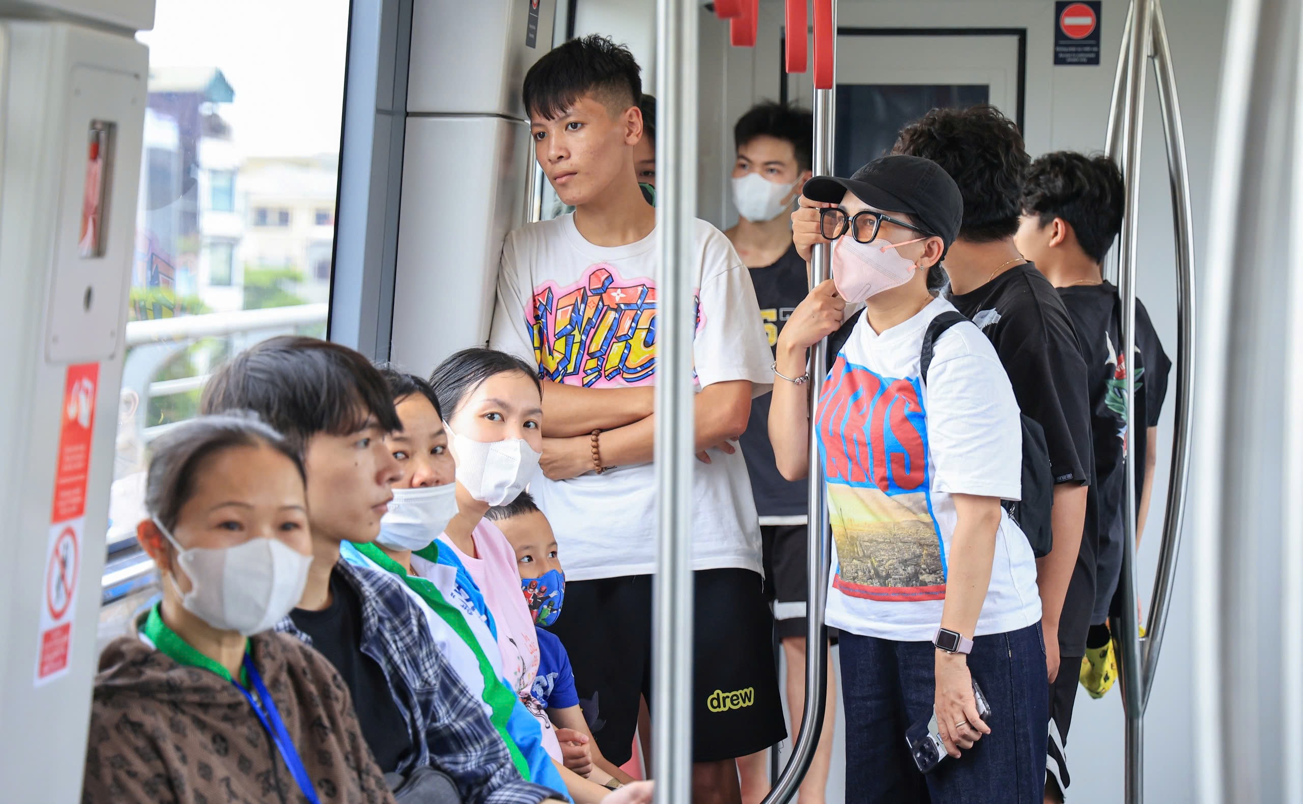 Metro Nhổn - ga H&agrave; Nội ng&agrave;y cuối miễn ph&iacute;: Hết cảnh chen ch&acirc;n trải nghiệm- Ảnh 8.