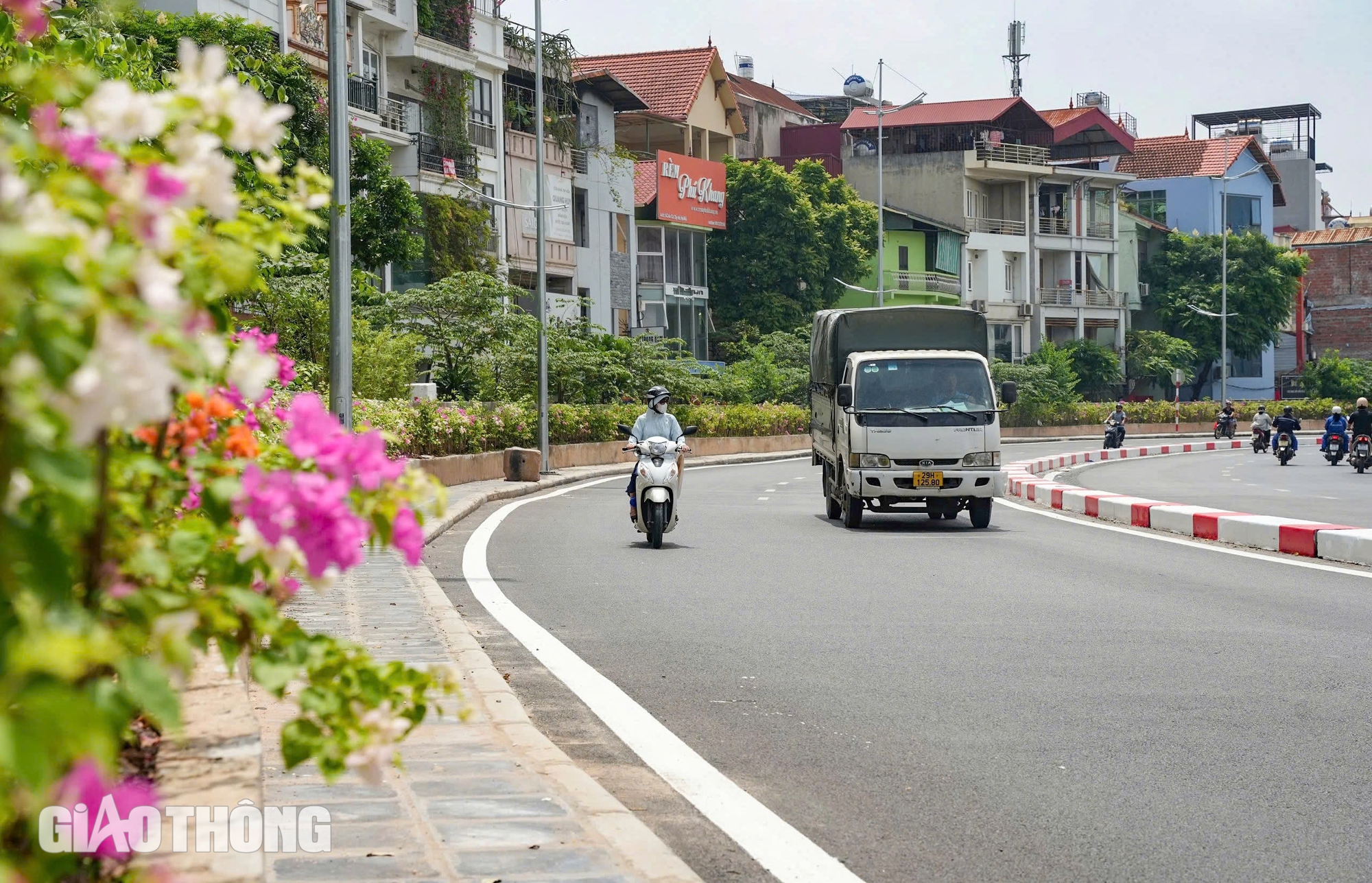 To&agrave;n cảnh đường &Acirc;u Cơ - Nghi T&agrave;m sắp th&ocirc;ng xe- Ảnh 3.