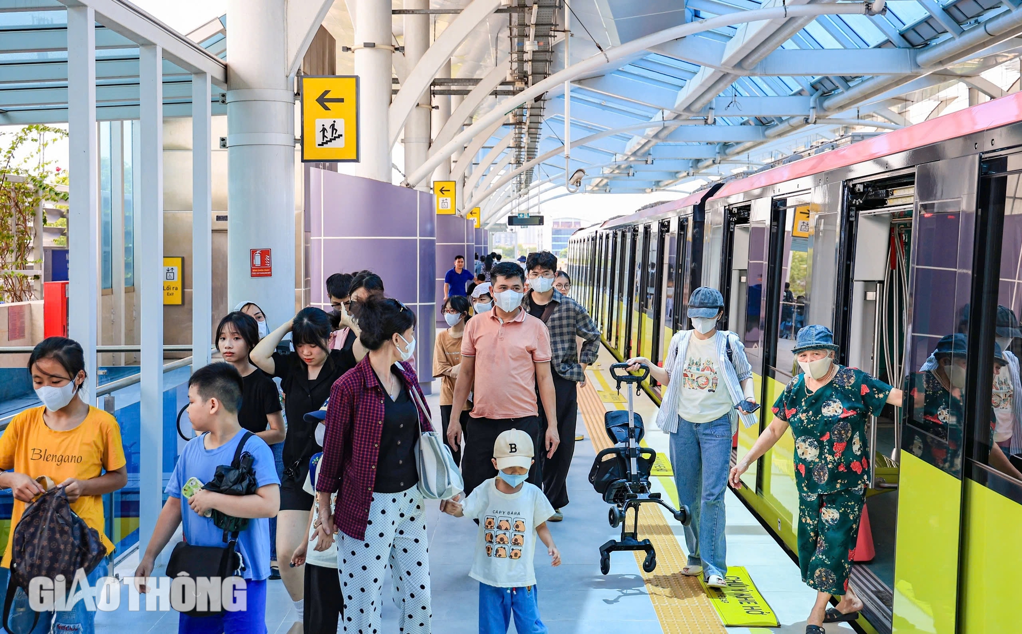 Metro Nhổn - ga H&agrave; Nội ng&agrave;y cuối miễn ph&iacute;: Hết cảnh chen ch&acirc;n trải nghiệm- Ảnh 10.