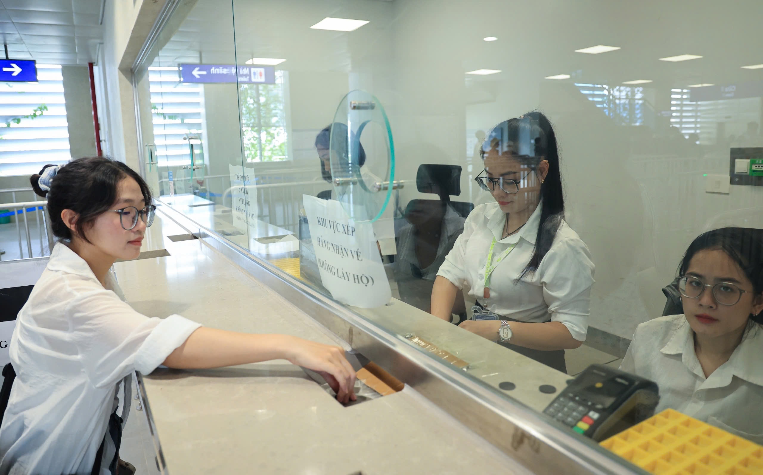 Metro Nhổn - ga H&agrave; Nội ng&agrave;y cuối miễn ph&iacute;: Hết cảnh chen ch&acirc;n trải nghiệm- Ảnh 3.