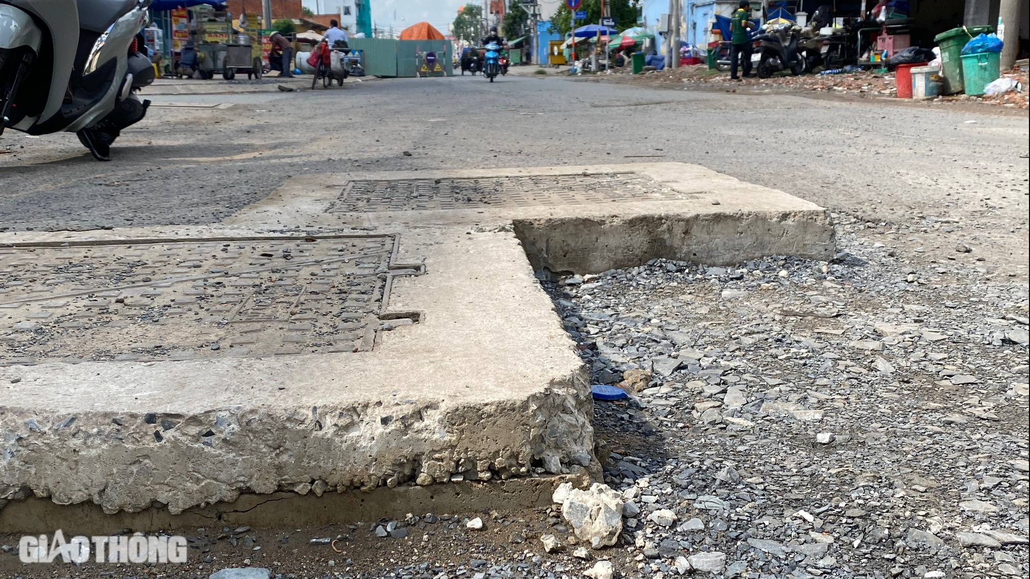 Đường v&agrave;o s&acirc;n bay T&acirc;n Sơn Nhất chưa đầy 1km c&oacute; 5 dự &aacute;n thi c&ocirc;ng đan xen- Ảnh 7.