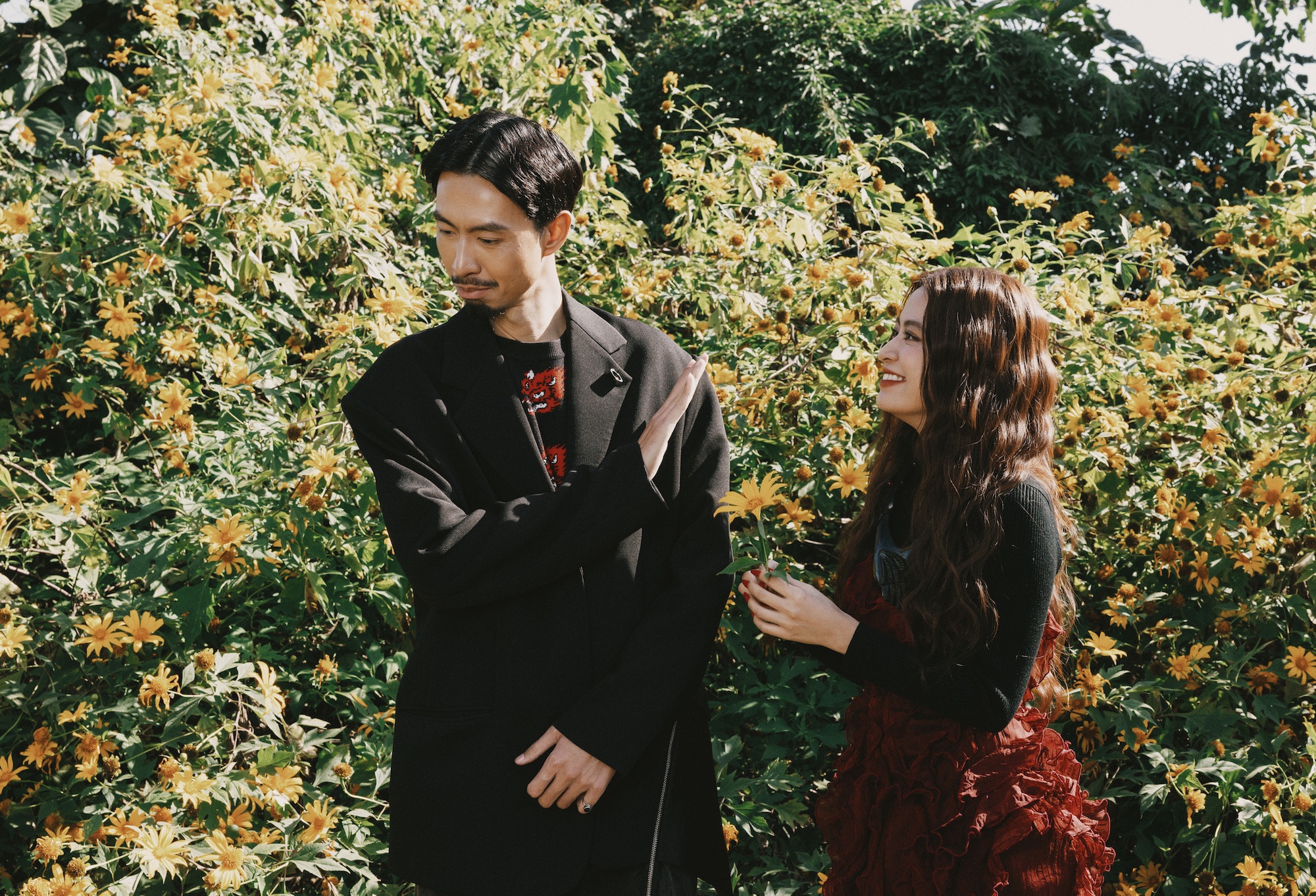 Ho&agrave;ng Th&ugrave;y Linh v&agrave; Đen V&acirc;u c&oacute; mối lương duy&ecirc;n trong &acirc;m nhạc thế n&agrave;o?- Ảnh 4.