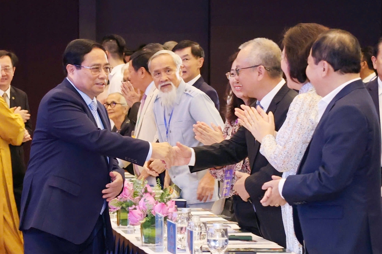 Hơn 400 kiều b&agrave;o dự "Hội nghị Di&ecirc;n Hồng" hiến kế ph&aacute;t triển đất nước- Ảnh 1.