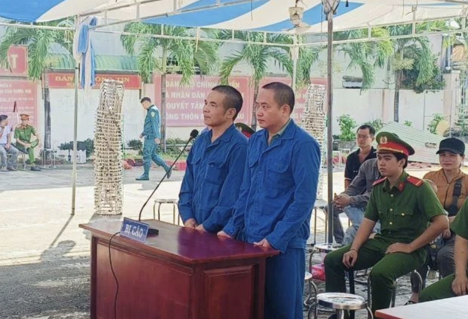 Hai kẻ lừa bán đá thiên thạch 100 triệu USD lĩnh án- Ảnh 1. Hai kẻ lừa bán đá thiên thạch 100 triệu USD lĩnh án- Ảnh 1.