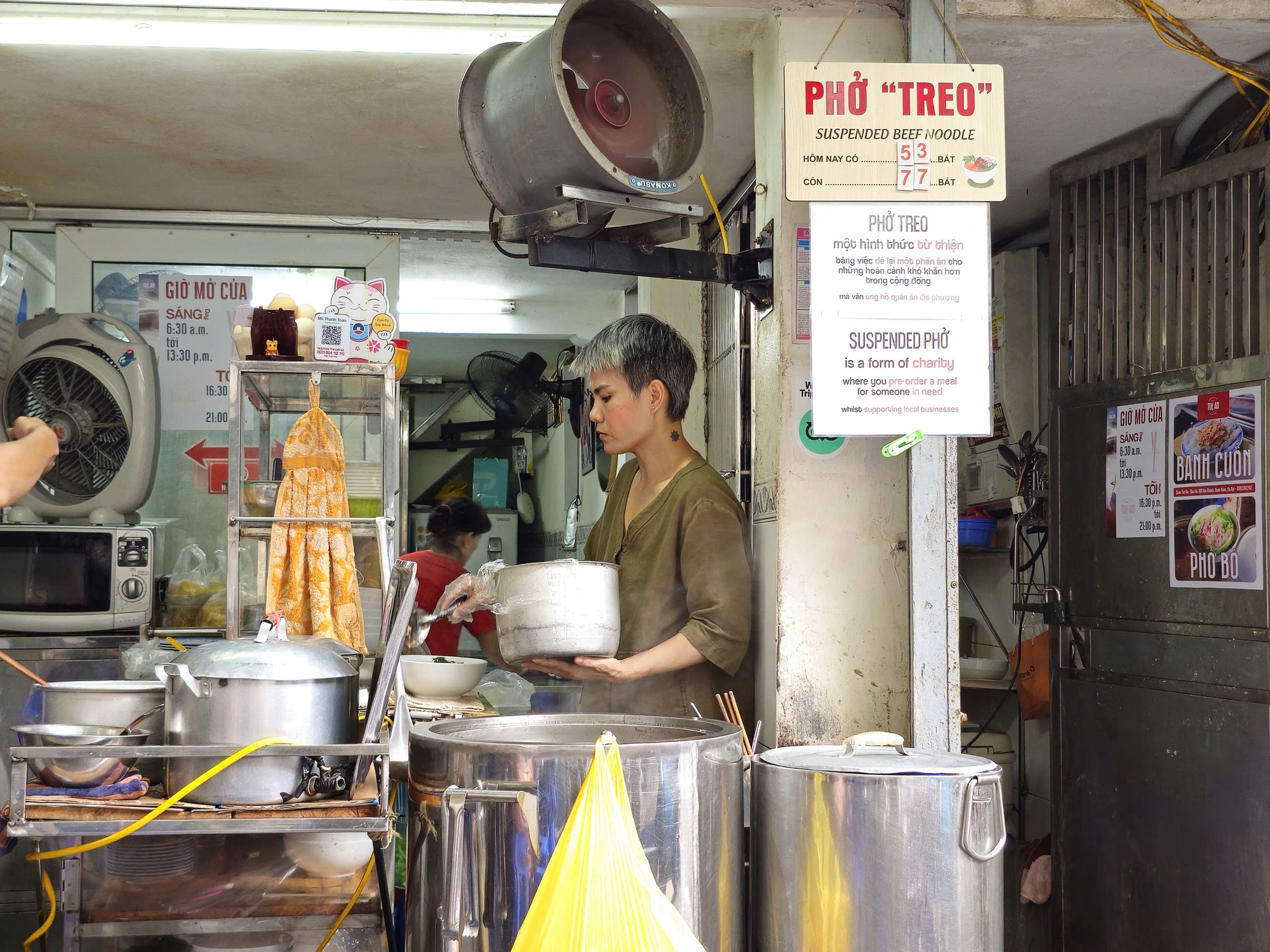 Chuyện ít biết về chủ quán phở “treo” ở Hà Nội- Ảnh 1. Chuyện ít biết về chủ quán phở “treo” ở Hà Nội- Ảnh 1.